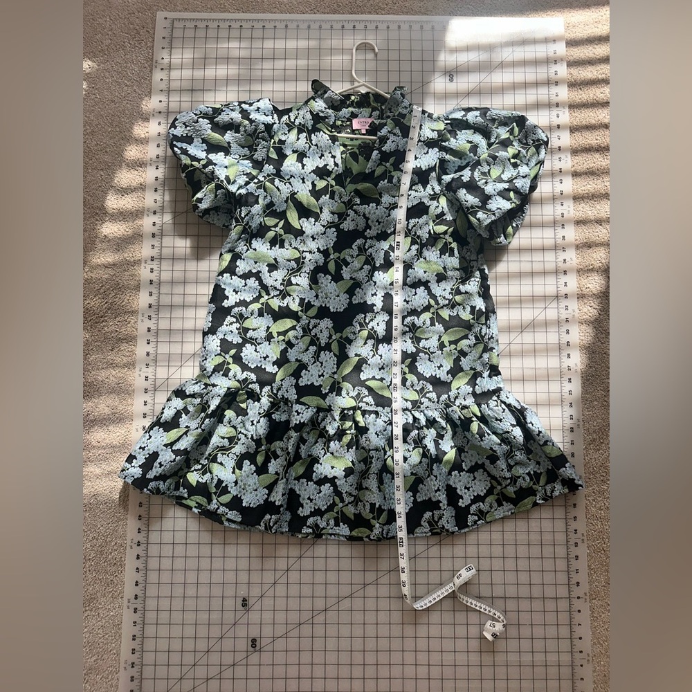 Entre Black Floral Ruffle detail dress with hydrangea brocade Large - Picture 6 of 9